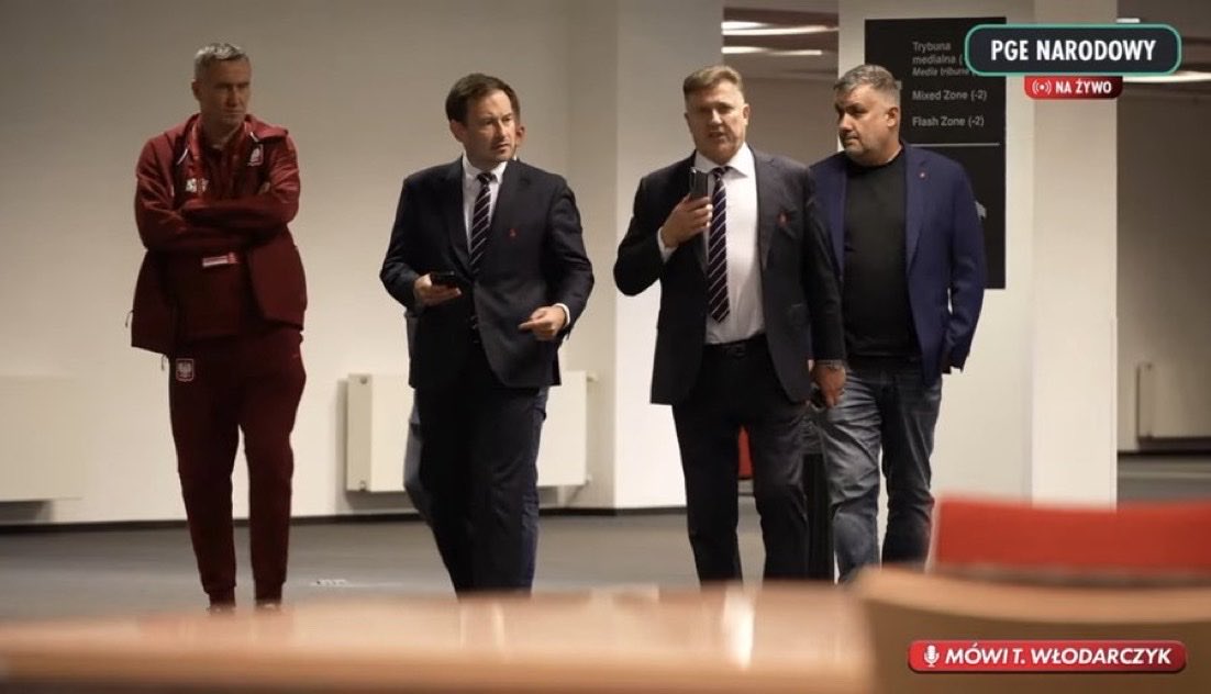wlodar85's tweet photo. 🚨 Dziś doszło do narady przedstawicieli piłki profesjonalnej/klubów, gdzie padały opinie, że utracono zaufanie do Łukasza Wachowskiego. 

W piątek posiedzenie zarządu, gdzie na pewno pojawi się ten temat. Na teraz Kulesza nie zamierza składać wniosku o odwołanie sekretarza generalnego PZPN. @Meczykipl