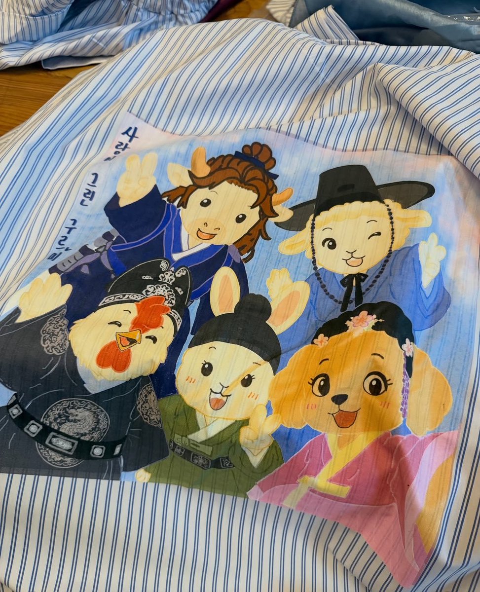 ___ky922's tweet photo. ボゴムオッパも言ってたけど、忙しい中でこんなにも愛情溢れたプレゼントを準備してきたユジョンちゃん…そのくらいユジョンちゃんにとってみんなが特別なんだよね😭😭いいご縁に恵まれて10年経った今も誰1人欠けることなくこうして一緒にいるって本当に凄い…また10年後も期待していいかな？😭 https://t.co/DNkfVc6qTR