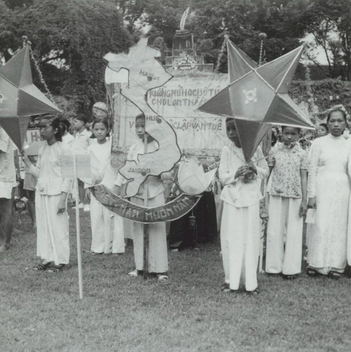 LonelyPAVN's tweet photo. Mid-Autumn Festival in Saigon, 1949 https://t.co/MxF4N1w3CY