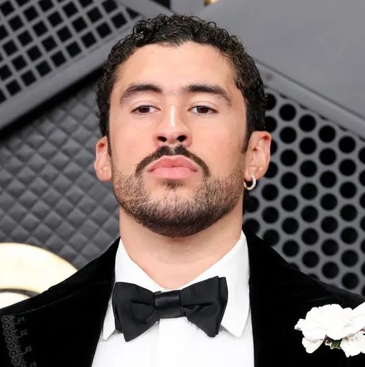 makearggayagain's tweet photo. bad bunny le cedió sus derechos a lula para que use "lo que pasó en hawaii" durante su campaña presidencial contra el hijo de bolsonaro. https://t.co/CVdAv6l3Qb