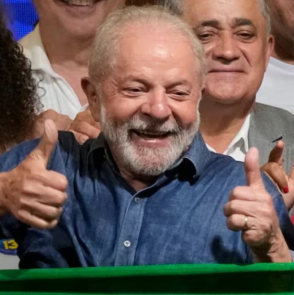 makearggayagain's tweet photo. bad bunny le cedió sus derechos a lula para que use "lo que pasó en hawaii" durante su campaña presidencial contra el hijo de bolsonaro. https://t.co/CVdAv6l3Qb