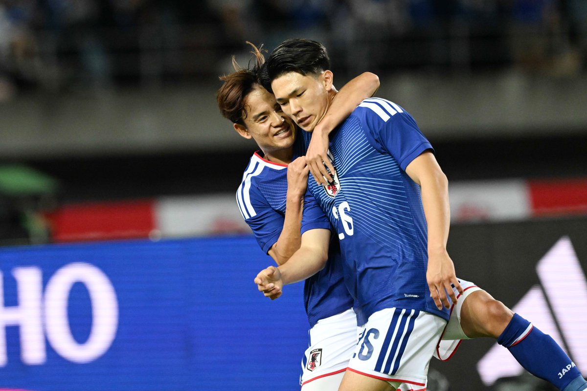 zonewebofficial's tweet photo. 塩貝健人がゴールを決めたあと
真っ先に駆け寄った久保建英🇯🇵

🗣️「おもしろいです彼はすごく。決められて良かったなと思いましたね。じゃなかったら結構、みんなに言われてもおかしくない中で、やっぱりああやって自分で正解に持っていくっていうのは、ストライカーに大事なメンタリティだなと思いますし。

本人もその選択肢がある中で自分で決めていることなので、それはもしあれが入ってなかったら本人の責任ですけど、ストライカーは点がすべてだと思うので、ちょっとカッコいいなと思いました」

📷：徳原隆元

#塩貝健人 #久保建英 #daihyo #サッカー日本代表