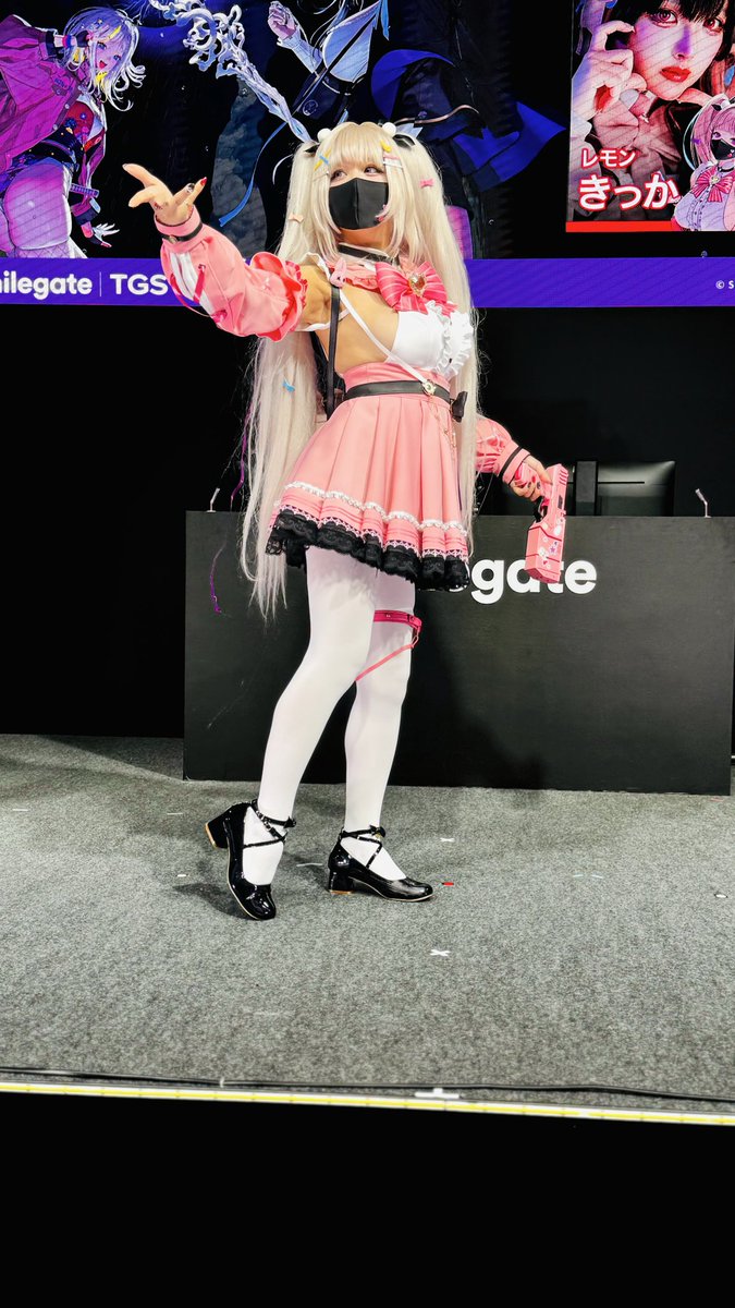 TiriToro's tweet photo. 可愛らしさとセクシーが合わさっておりとても良かったです
スカートにもスリット？が入ってるのは驚きでした
レモン:きっかさん(@kikka_cos )
2026/9/20
#TGS2026 #MIRESI https://t.co/b30Y3NCbK3