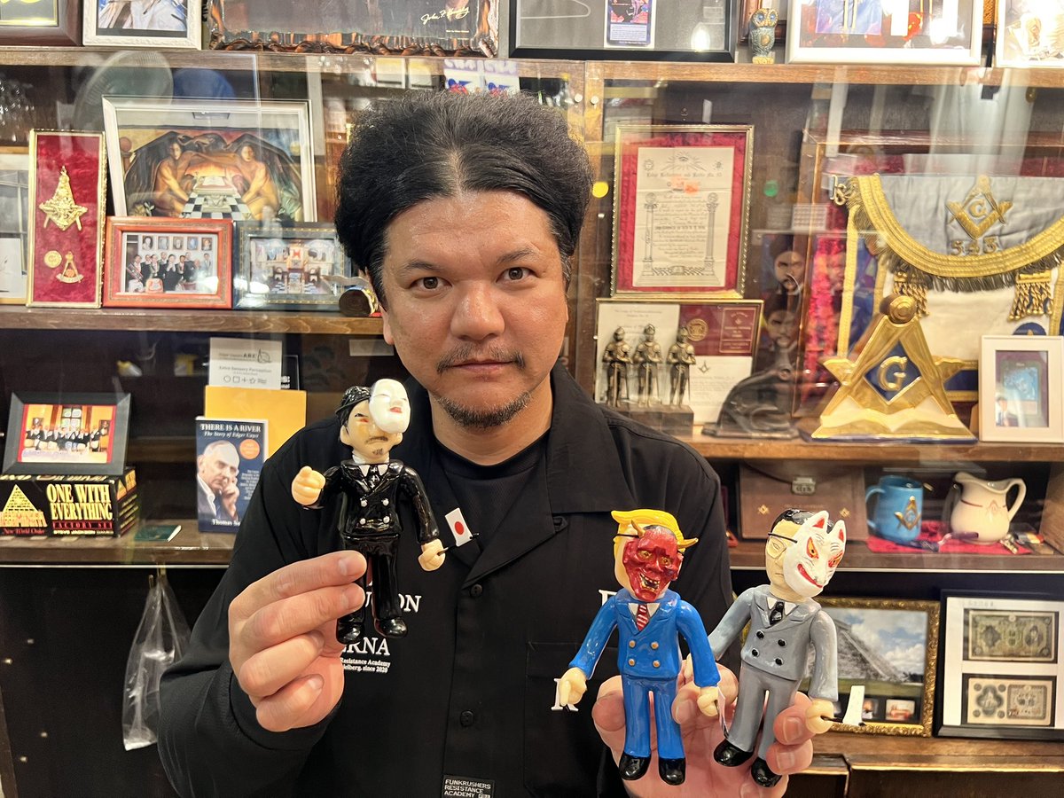 SEKIELBERG's tweet photo. 本日24日からMr.都市伝説 関暁夫の都市伝説ソフビが発売です！
これから色々なキャラクターが登場してきます！あの人物たちも…。ソフビで蘇る…。
是非お手元に都市伝説を👁️💥

商品発送は出来上がり次第順次発送

都市伝説ソフビの専用受け付けサイト‼️
https://t.co/mOvcc9WBSU

#関暁夫 #都市伝説 #ソフビ #未解決事件
#スピリチュアル #予言 #世界の裏側
