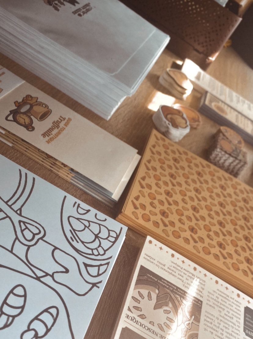 daejee_'s tweet photo. Les impressions du mail club d’automne sont terminées, plus qu’à tout mettre dans les lettres !
Merci aux 74 membres du courrier des quatre saisons 🧳🍂💛 https://t.co/ymRndfMzXT