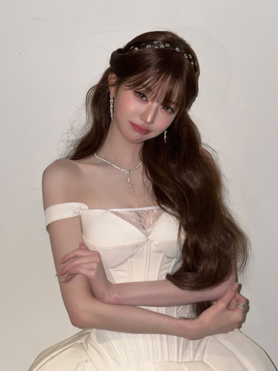 wonyonfg's tweet photo. A gentle pose, an elegant soul. https://t.co/uC4ENi1q5d