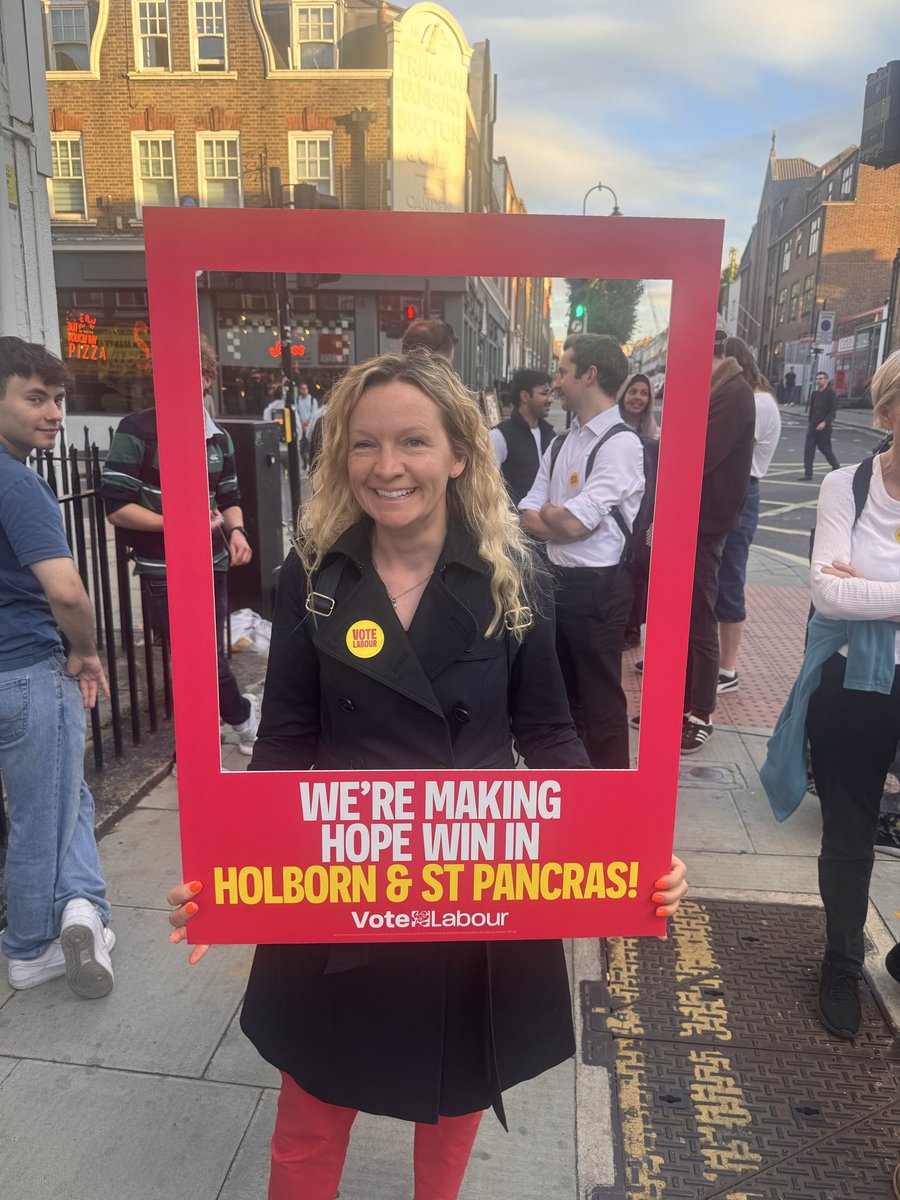 laurendingsdale's tweet photo. Great response on the #labourdoorstep earlier this week for @Sagal_AW! 

Voters love her story of hope, her optimism for the future and her deep connection to the area. 

She will be an excellent MP 🌹 https://t.co/Q3ry3f17RF