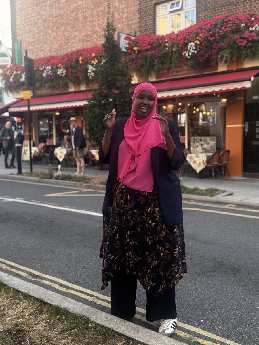 laurendingsdale's tweet photo. Great response on the #labourdoorstep earlier this week for @Sagal_AW! 

Voters love her story of hope, her optimism for the future and her deep connection to the area. 

She will be an excellent MP 🌹 https://t.co/Q3ry3f17RF