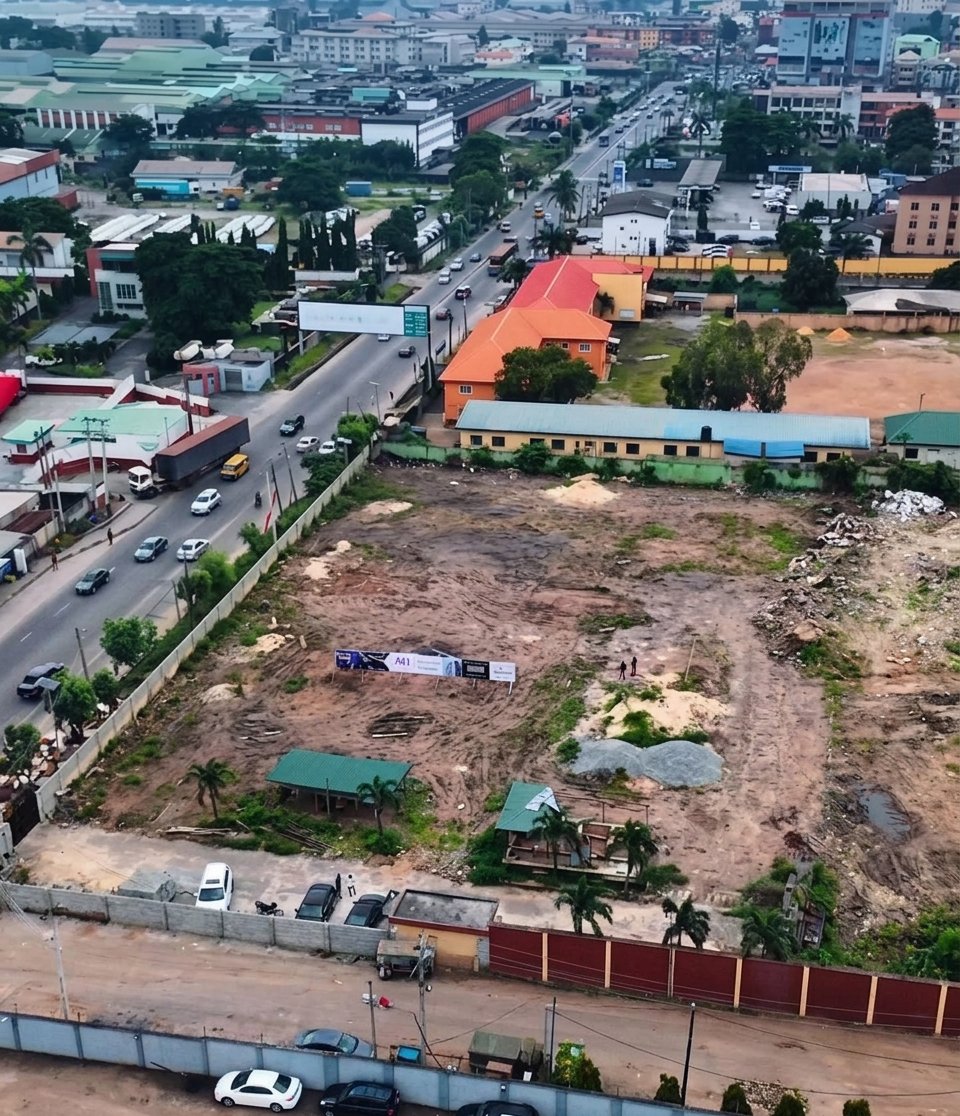 propertyvaultt's tweet photo. 🏙️ Premium Land for sale

📍 Ikeja

🏡 400sqm Residential — ₦400M
🏢 900sqm Commercial — ₦900M

📅 Up to 3-month payment
📜 Gov. Land Allocation / C of O

💧 Drainage
💡 Consistent power
🛡️ Gated &amp; secured

Near Ikeja City Mall &amp; Westgate Lifecare Mall 

📞 09043135829 https://t.co/gCEnes2f37