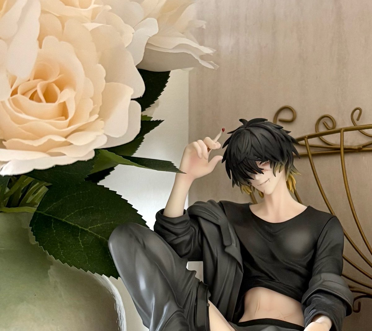 01Aslan_'s tweet photo. トワって白すぎる、薔薇と同じ色してる https://t.co/uYJgpdBtaw