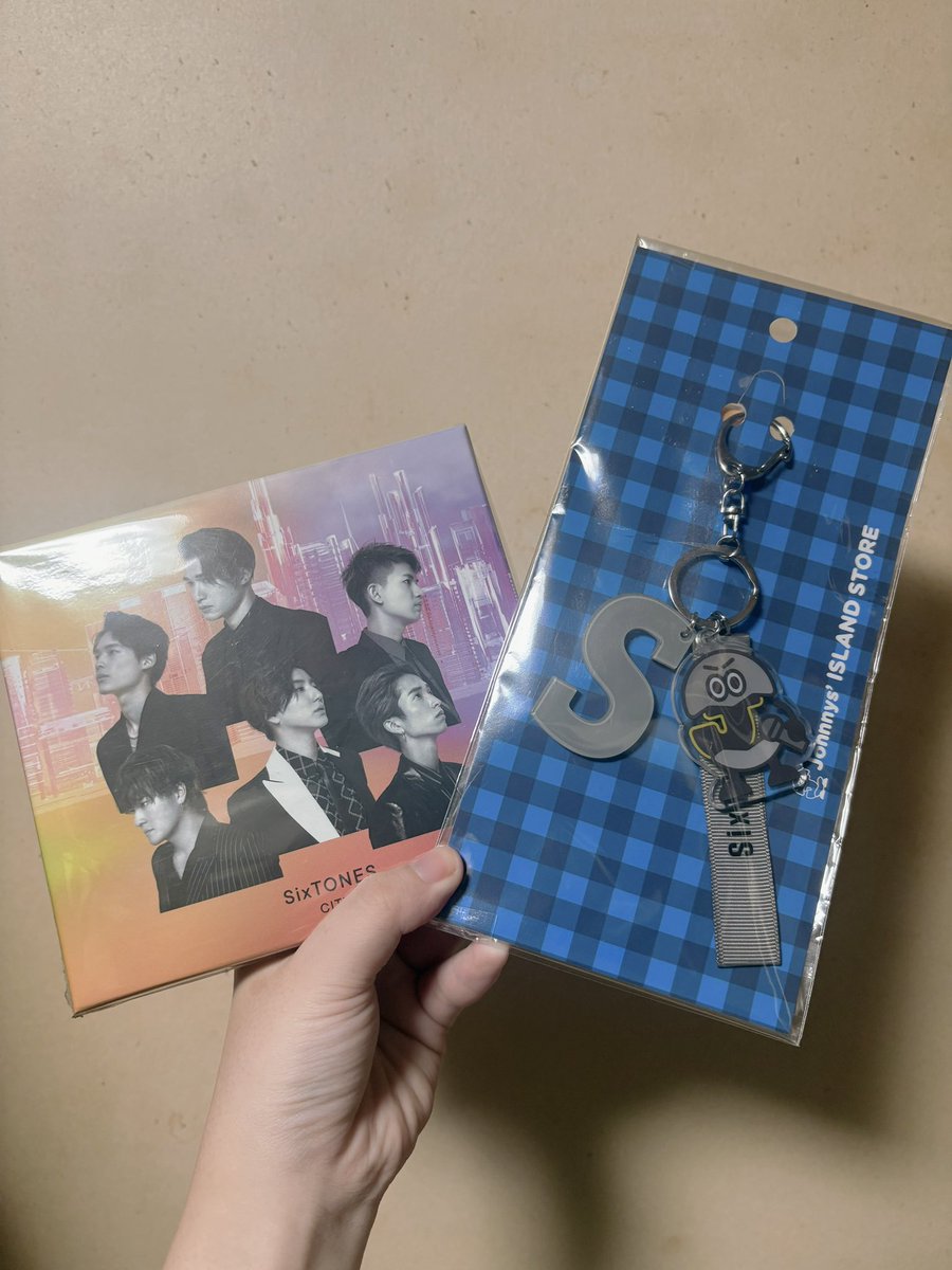 Taru_0819's tweet photo. ジャニショ行ってきたお！
慎太郎のはぴぬいゲッチュ( •̀ᴗ•́ )و
ついでに昔のアルバムとキーホルダーも！ https://t.co/PhdawmTBsY