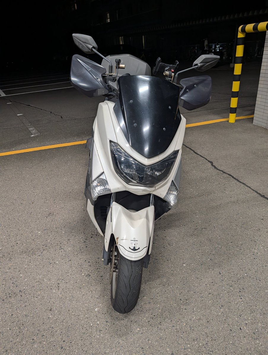 saigohsan's tweet photo. 通勤途中に一時停止無視のアクアの
側面にHITし転倒。
左右風防が破損、ヘッドライト、
Fカウルにキズ。自走可能。
怪我は突き指、擦り傷程度
なんか最近調子(運）悪いな····
相手がゴネるような人でなくて良かった。 https://t.co/7SzUXYb7NX