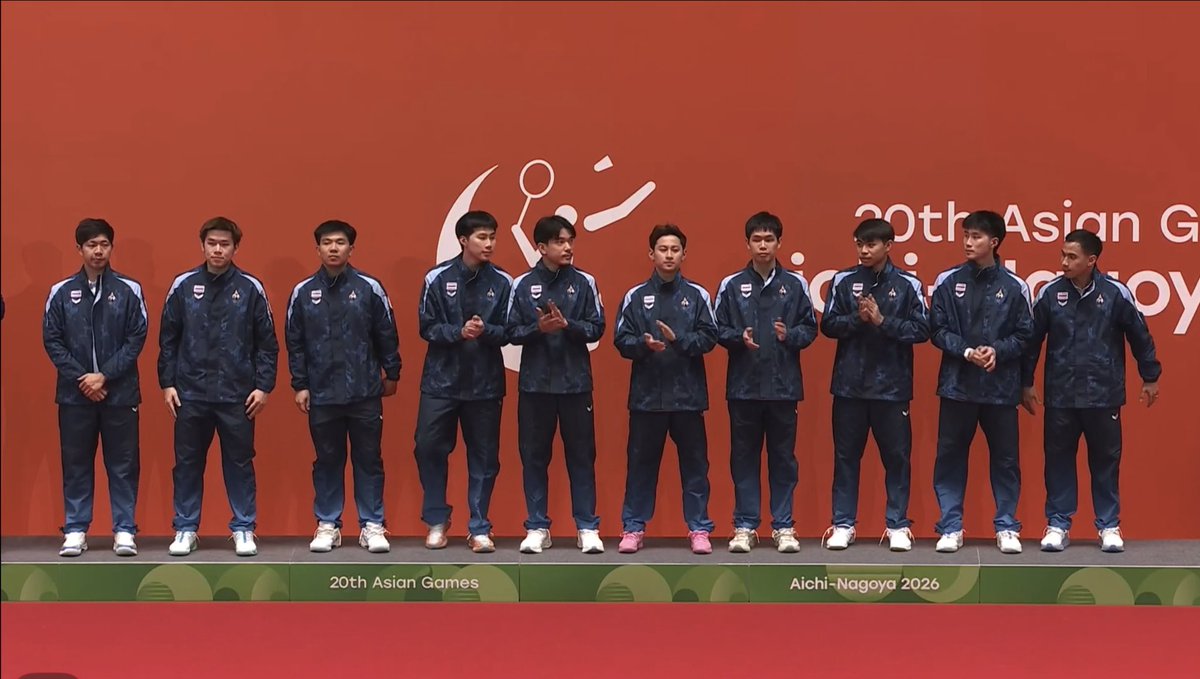 2pm_bz's tweet photo. #เอเชียนเกมส์2026 ทีมแบดชาย ได้ขึ้นโพเดียมรับเหรียญทองแดง 🇹🇭✌️นานทีจะได้ขึ้น ซื้อแพคผ่าน ais play ไม่ฉาย ดูอินโดชิงทองกับจีนตัดหายไปเลย สงสัยไม่ชอบแบด ช่องว่างเต็มเลย งงๆ 
#เอเชี่ยนเกมส์2026 https://t.co/RJt31RUfQL