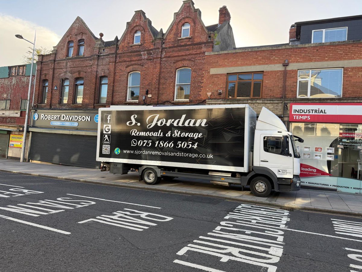 GlassEstAgents's tweet photo. The tables have turned… 😂

Usually, we’re helping our clients move into their next home, but now we’re the ones surrounded by boxes! 📦

We’ve officially started our office move, and we’ve called in the big guns at Stephen Jordan Removals to get us started! 🚚💪 https://t.co/QJmJWoqwRr