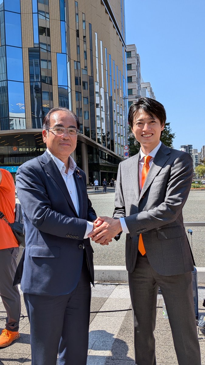 sanseimasahiro's tweet photo. 昨日は安藤国会議員が来福され、博多駅にて街頭演説＆タウンミーティングが開催されました。
私も博多駅にて司会と（少しだけ）演説をさせていただきました。
暑い中にもかかわらず、多くの方々が足を止めて演説を聞いてくださり、大変励みになりました。
これからも地道に活動を続けてまいります！ https://t.co/R9xJsOfTND