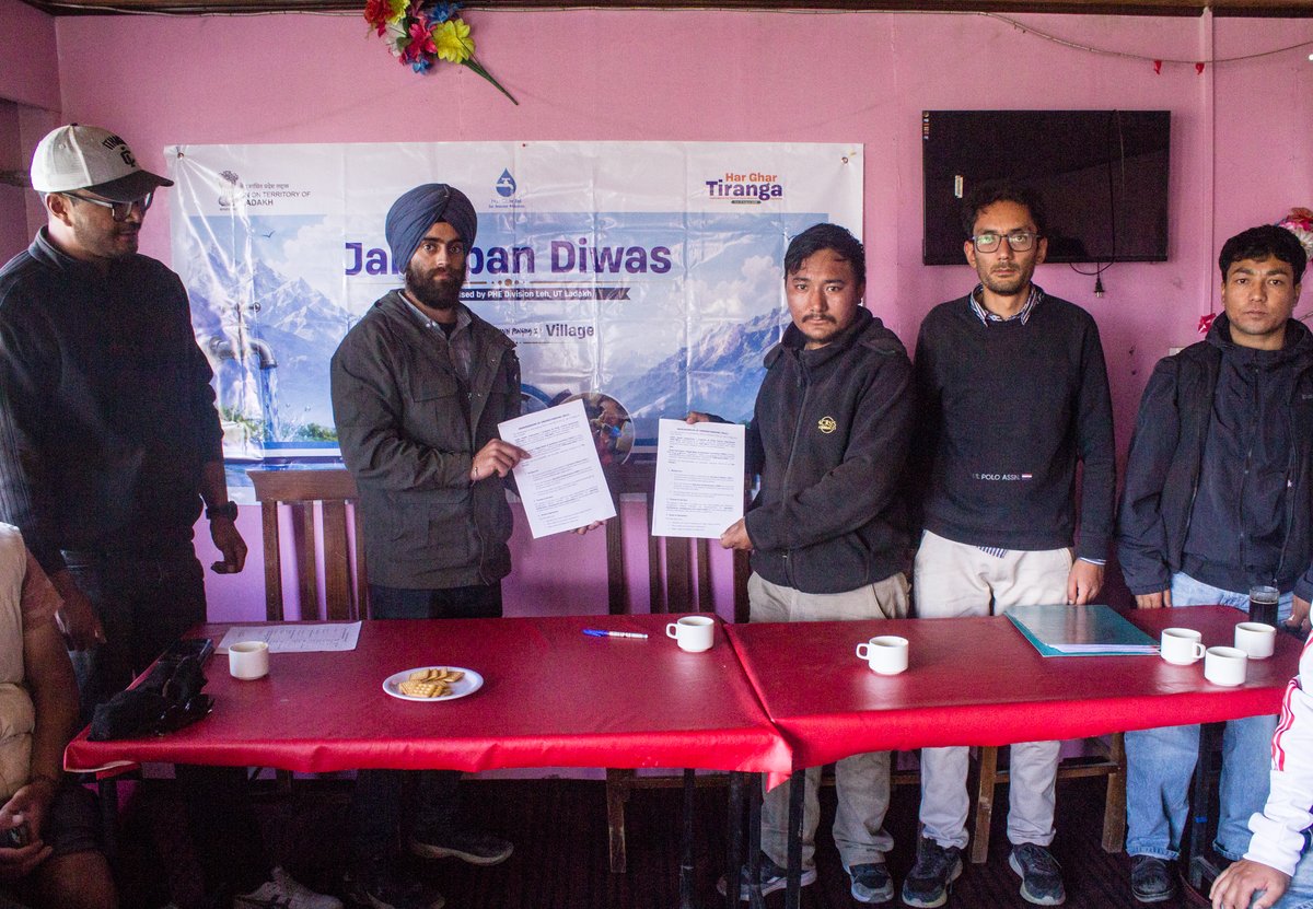 ice_leh's tweet photo. Jal Arpan Diwas celebrated at Mann-Pangong,the famous tourist spot@border. MoU was signed between AEE and Nambardar, followed by water Pledge, Awareness shared on Panchayat accounts,Nal Jal Mitra, and Water Lab. A step forward for community-led water management.@DC_Leh_Official https://t.co/iKrLZrxG5W