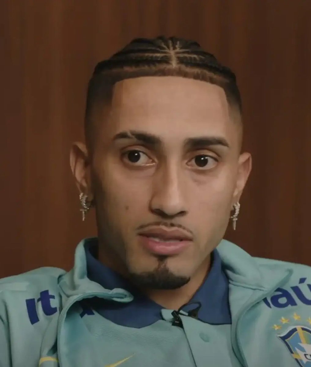 tomisinfcb's tweet photo. 🚨Raphinha on the conversation with Hansi Flick that revived his career at Barcelona:

“After one training session, Hansi Flick called me over. He looked me in the eyes and said:

‘Rapha, if you agree to stay, I will make you one of the best attackers in Europe. Right now, I need your yes or no. Are you in?’

I saw the confidence in his eyes. I saw that he genuinely believed in me. I didn’t need much time to think.

I looked at him and said, ‘Yes, boss. I’m in.’

From that moment, everything changed. Flick gave me the confidence and responsibility I needed. He made me feel important and gave me the freedom to play my football.

I had doubts about my future before he arrived, but his belief in me changed my mentality completely. He didn’t just revive my career  he made me believe that I could reach another level.

I’ll always be grateful to Hansi Flick for that conversation.”