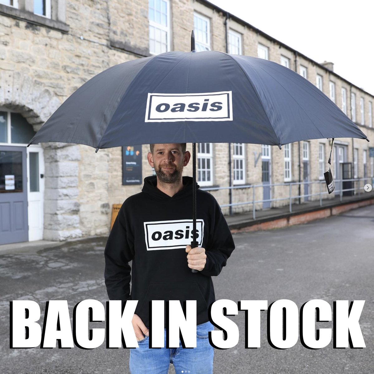 MicrodotCreativ's tweet photo. Due to massive demand - the Oasis official Definitely Maybe and Morning Glory golf brollies are now back online while stocks last.
https://t.co/jMJWYrxDAU https://t.co/59vPVEjERn