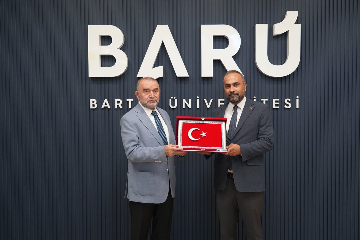 israfilkisla's tweet photo. Bugün Bartın Üniversitesi Rektörü Prof. Dr. Ahmet Akkaya’yı ziyaret ettik.

Ziyaret kapsamında Rektörümüz ve beraberindeki heyetle Kutlubey Kampüsü İlahiyat Fakültesi inşaat alanında incelemelerde bulunarak yürütülen çalışmalar hakkında yetkililerden bilgi aldık. https://t.co/YIxF8dOfOd