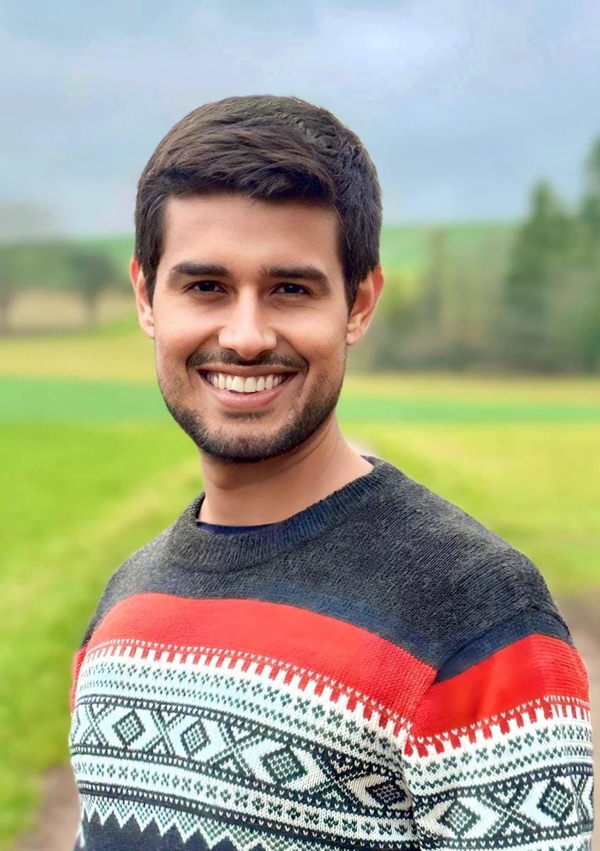 JaikyYadav16's tweet photo. जब भारत देश में कोई हलचल हो, ध्रुव राठी चुप बैठे ऐसा कैसे हो सकता है।

Gyanesh Kumar वाले मामले को लेकर ध्रुव राठी का मानना है कि, 

केवल ज्ञानेश कुमार को हटाना काफ़ी नहीं है बल्कि जो अगला चुनाव आयुक्त चुना जाए,

उसे प्रधानमंत्री यानि नरेंद्र मोदी जी, नेता प्रतिपक्ष यानि राहुल गांधी जी साथ ही CJI के पैनल द्वारा चुना जाना चाहिए।

जिस पर भी इन तीनों की सहमति बनेगी उसी को चुनाव आयुक्त बनाया जाना चाहिए,

अन्यथा मोदी जी पर भरोसा नहीं किया जा सकता नहीं फिर वो किसी को भी कठपुतली की तरह चुनाव आयुक्त बना देंगे।