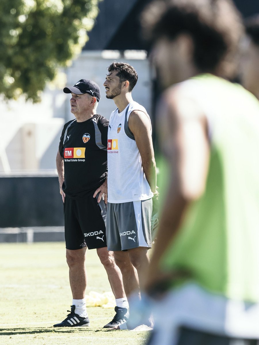 valenciacf's tweet photo. 📸🧢🦇 Comienza una nueva etapa https://t.co/ZGJdnYPURS