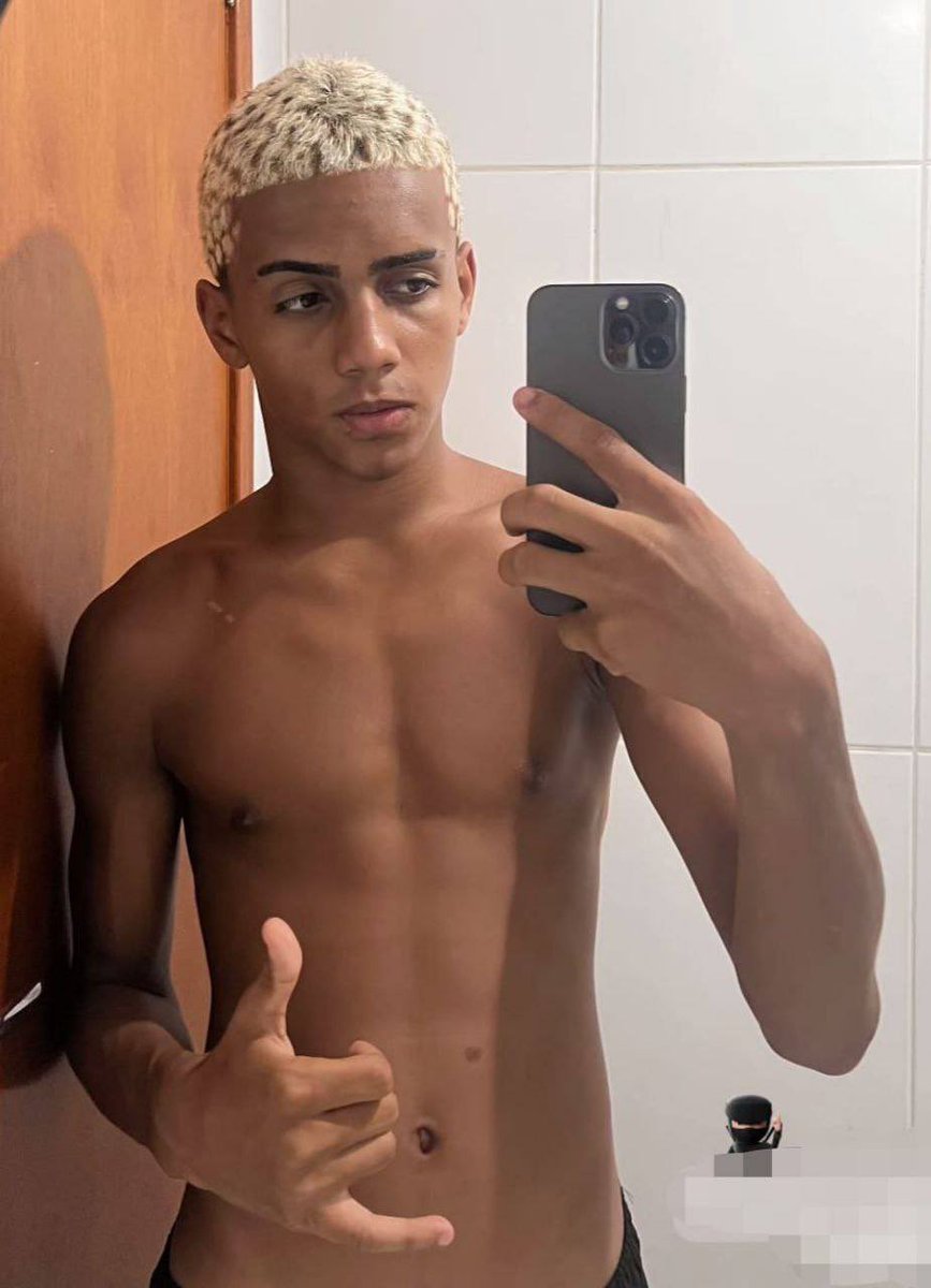 VazouVip's tweet photo. Vazou vídeo desse mlk gstz famosinho no ttk. Tem mais vídeo dele no grupo vip 🔥🥵🍆👇🏽

https://t.co/0fQCX6TtBN https://t.co/vpkyT1hizG