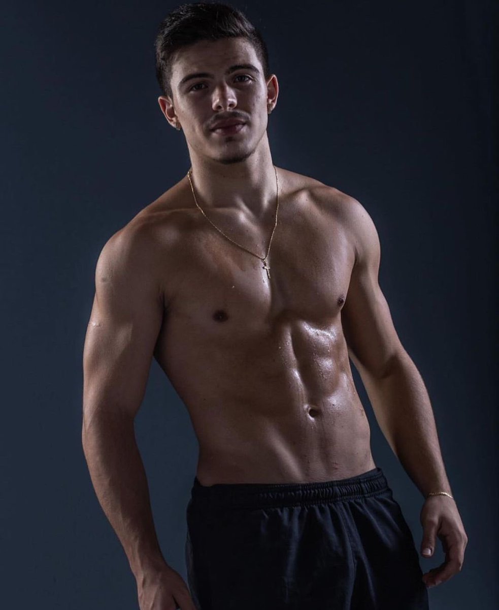 gonnerzaobr's tweet photo. Thomáz Costa novinho sendo um putão tesudo 🤴🏻🔥🔥 https://t.co/Be6SLlUD8A