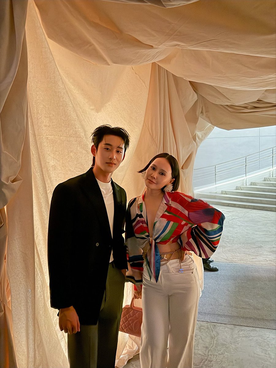 WEofficialTH's tweet photo. 240926 | Instagram Update

📸 minkie_mk : Calder, Chanel and others…

🔗 : https://t.co/zVVU9CSbAi

#est_rvp #CHANELxEST 
#WEofficialTH https://t.co/WPGeB7MJOM