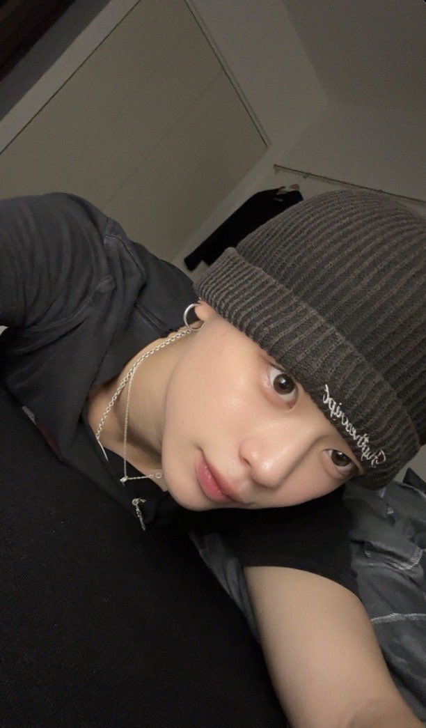 seven_deuce_OA's tweet photo. こんばんは！
最近暑くなったり雨降ったり、頼むから晴れたまんまでお願い〜🫸🫷
そして早く冬服を着させてほしーぞ👔

26日のフリーライブ楽しみにしててね！

 #SevenDeuce #セブデュ #Yuito
@SevenDeuceYuito https://t.co/eUc0HYxq6J