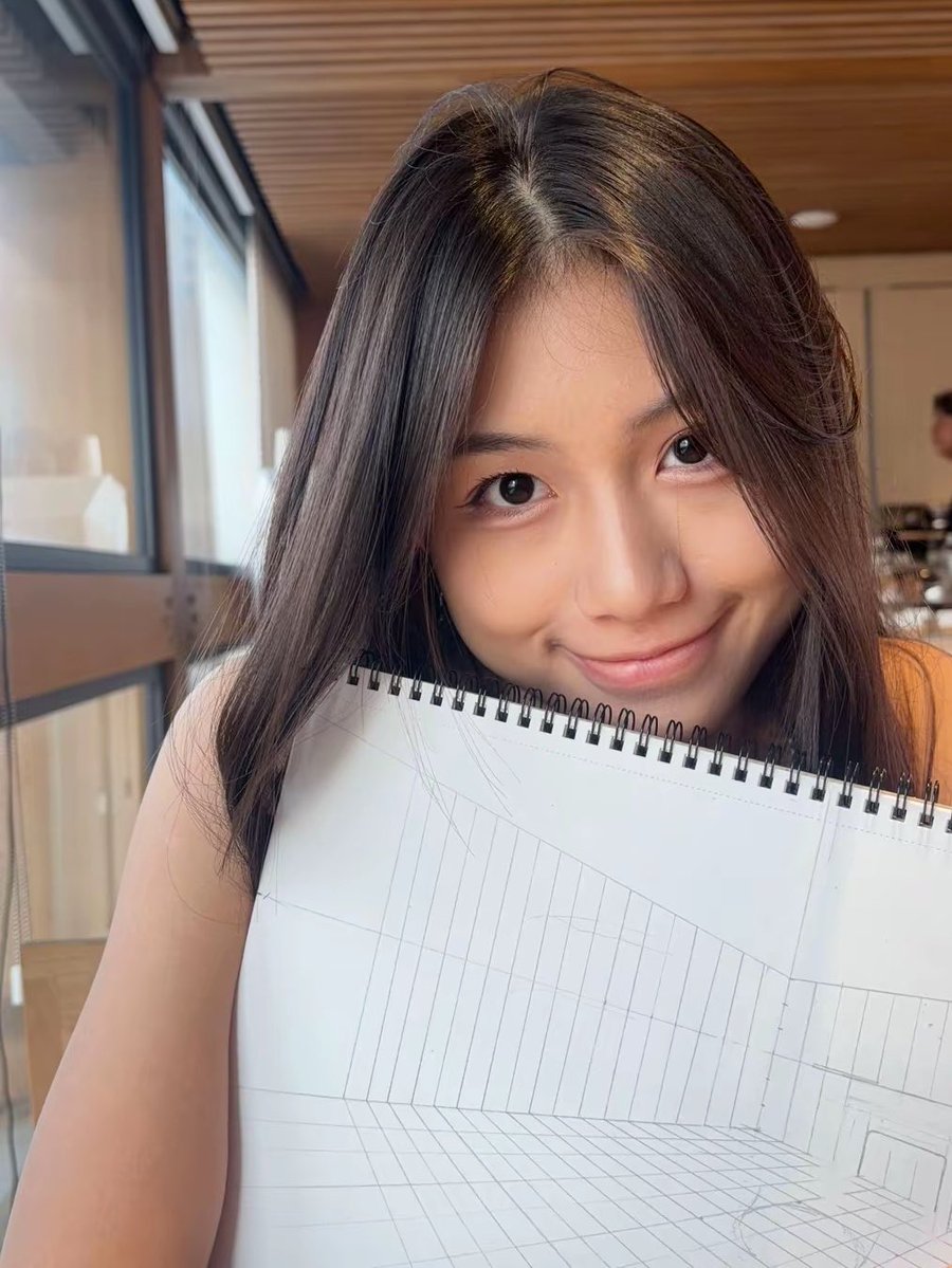 Y_CynthiaJKT48's tweet photo. Day 2 jadi dosen interior drawing ternyata gini rasanya #kamich 🤘 https://t.co/KetkCFoC5x