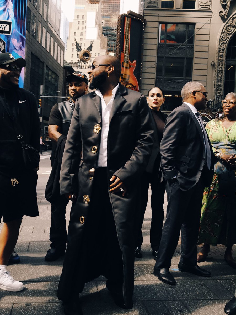 OO1updates's tweet photo. @davido LOOKING FRESH &amp; CLEAN WITH @AlikoDangote IN NEW YORK CITY! 🇺🇸🔥📸

OBO STEPPING OUT IN STYLE ALONGSIDE THE BILLIONAIRE! 👑🐐💰

BIG MEN IN THE BIG APPLE! https://t.co/viUaLCMueC
