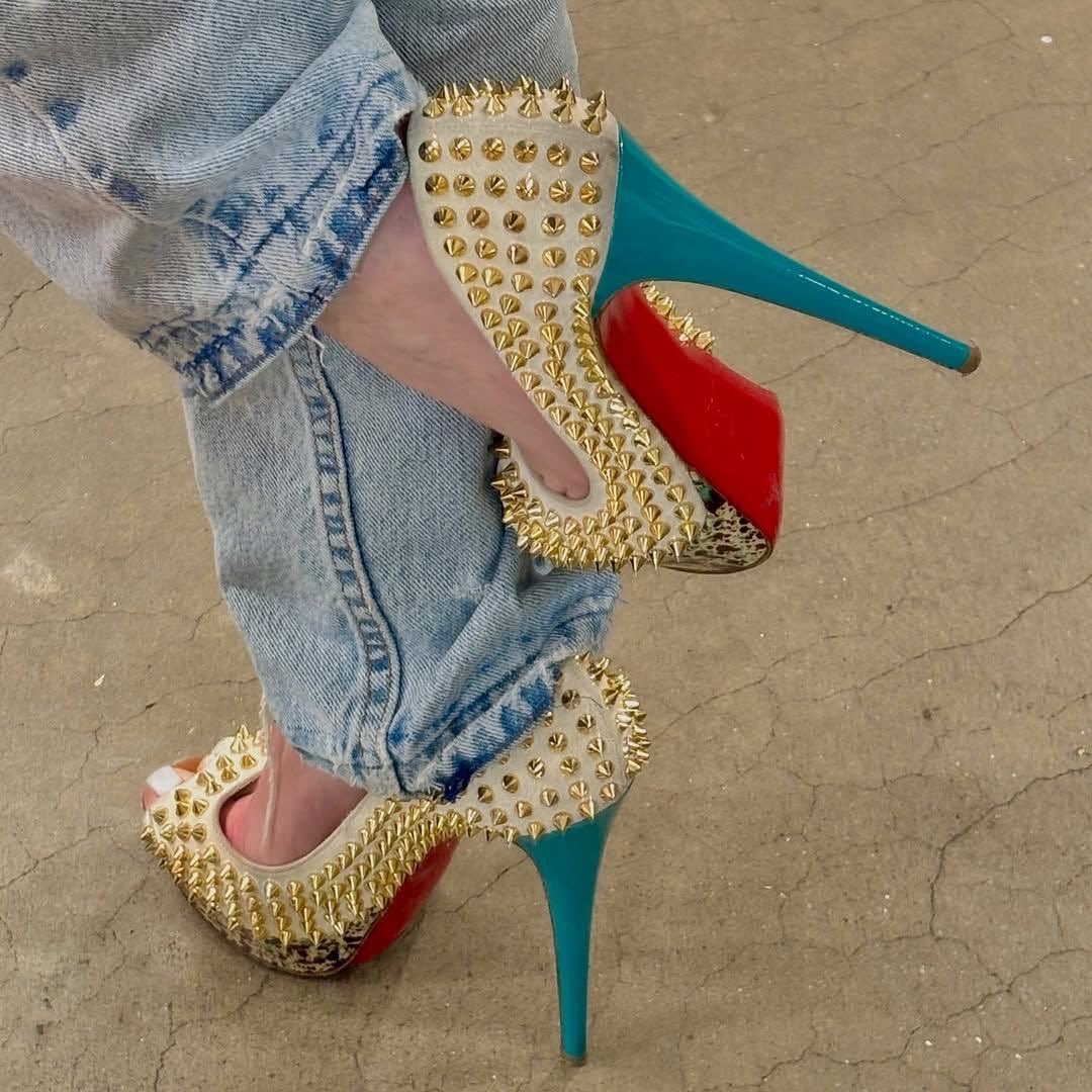 hautecnt's tweet photo. I need a pair of these now https://t.co/gal6GI5Ahh
