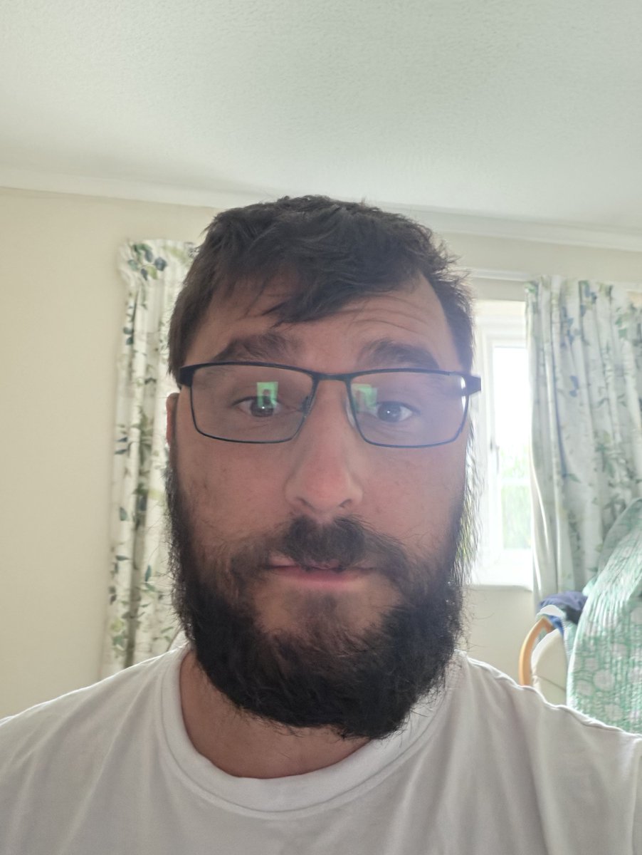JoelFunkyman's tweet photo. I was a homeless alcoholic, sucking off men for spare change just so I could buy drugs. Thanks to @afowler06 and @supreme_cbd I'm now 6 weeks sober and have lost 8 stone https://t.co/vHwOwttjQY