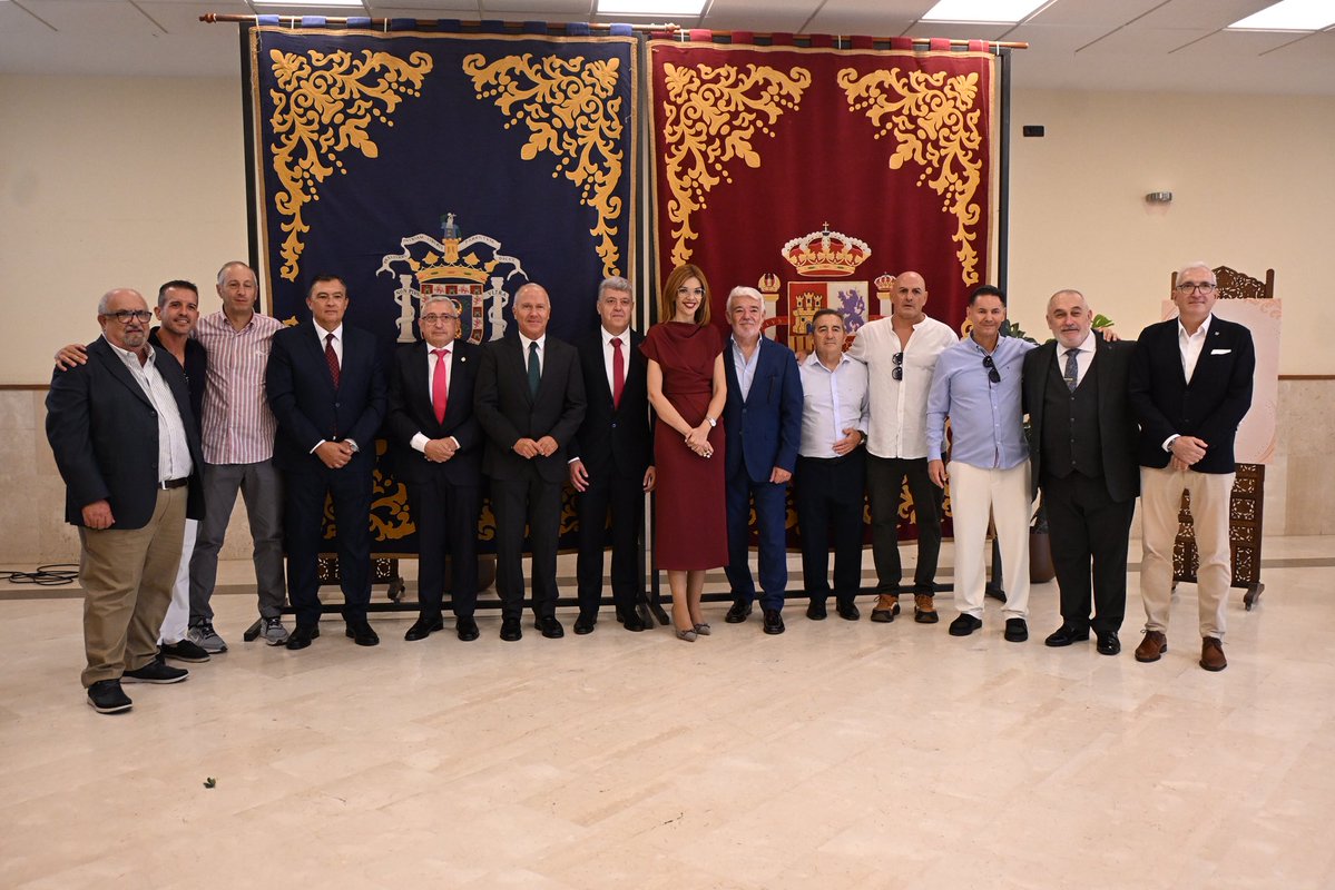 DelegGobMl's tweet photo. 💬 @sabrinamohh: “Las instituciones son las personas que cada mañana hacen que funcionen”

🤝 La Delegada reconoce la profesionalidad, humanidad y dedicación del personal del Centro Penitenciario de Melilla y destaca su papel en la reinserción

📎 https://t.co/0yZs7Rd6nF https://t.co/reZ0ZWuPhk