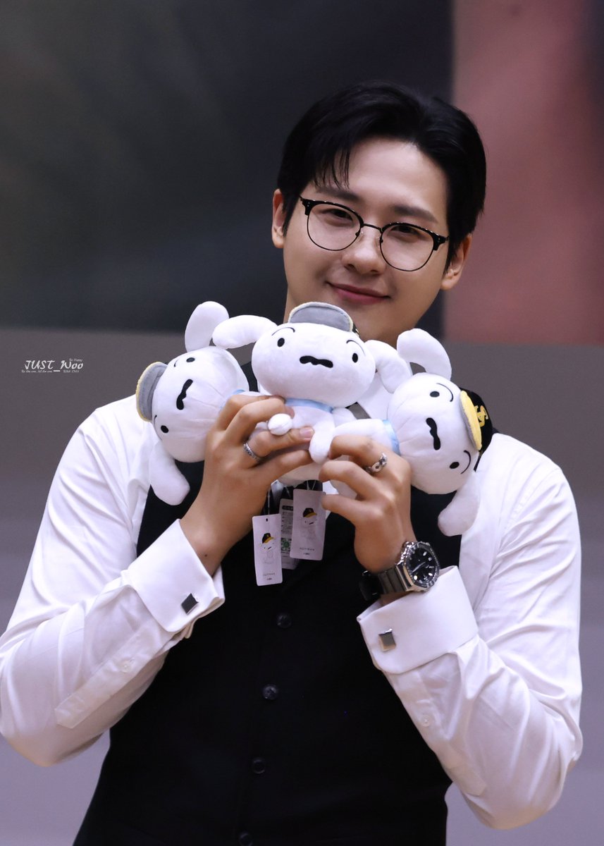 J16AxA23O's tweet photo. 260924 블드미 팬싸
#신우 #CNU #シヌ #REAL #IBL #TELEPATHY
@CNU_official C. NU https://t.co/ZlUD08x7Pt