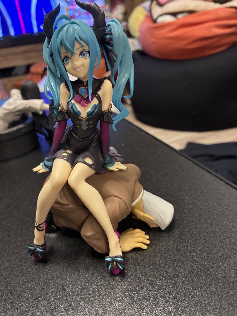 kittoagitoo's tweet photo. 座るタイプのぬーすと結構多くて単体で飾れないから置き方に困る
利根川先生と井戸の縁が大量に必要 https://t.co/5EhpedWwgv