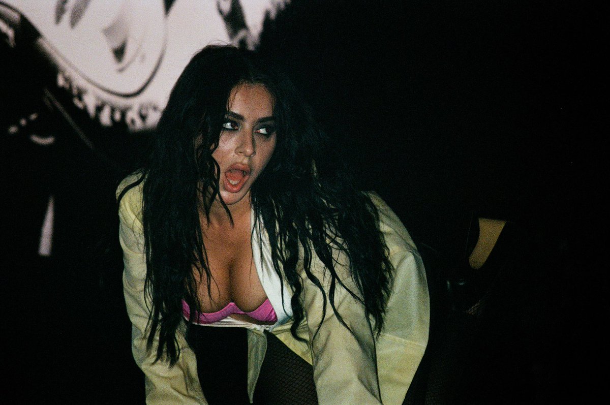 moisturizedbtch's tweet photo. charli xcx ohhhhh my god https://t.co/lUdhqVs9rl