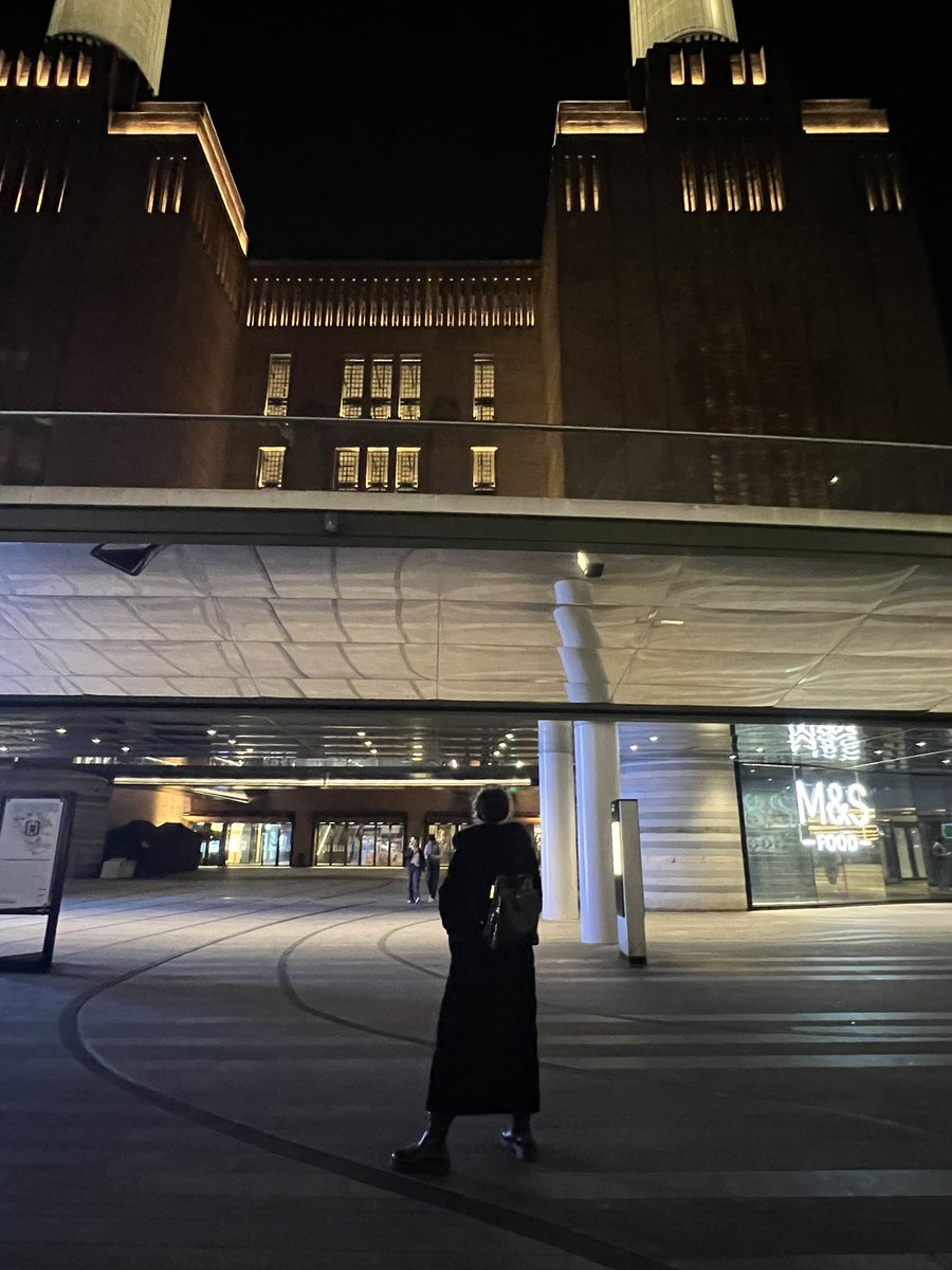 MissKinkySarah's tweet photo. A walk round Battersea power station 🚉 
That feeling of satisfaction and excitement after we party ways 💋 https://t.co/lnpAZBFTKQ