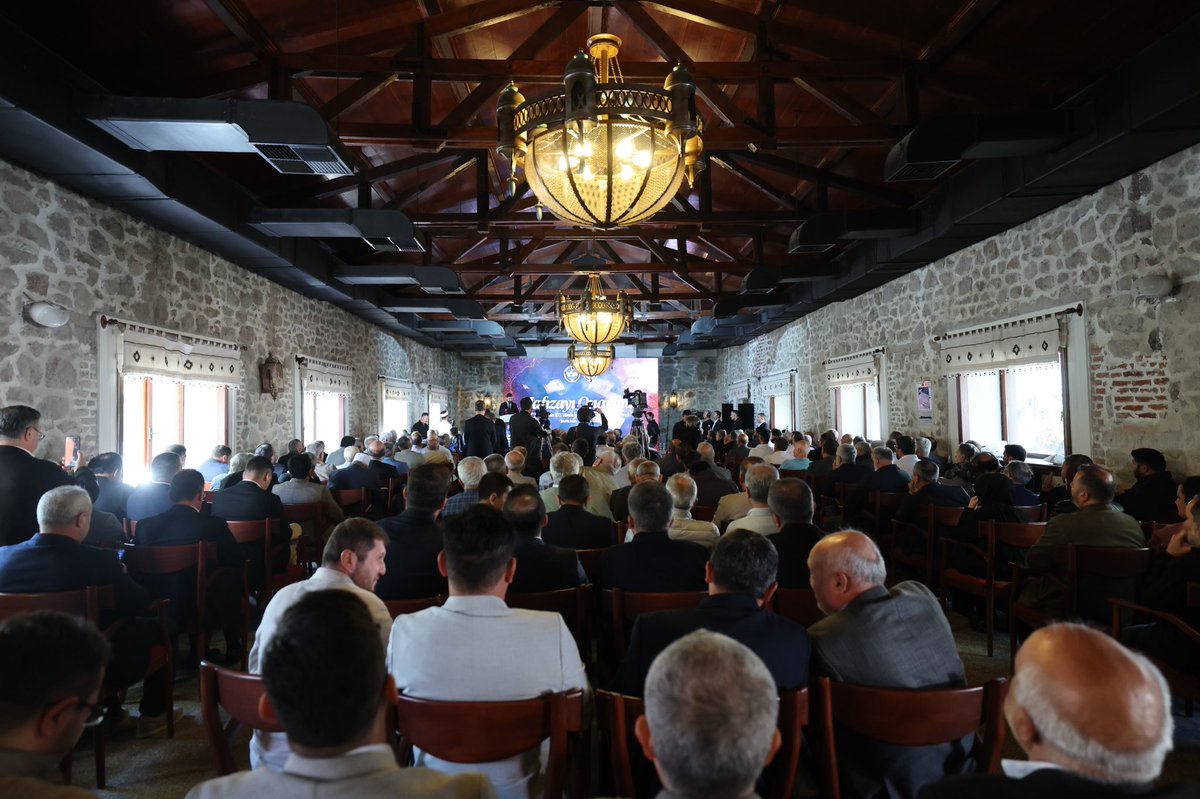 _aliyalcin_'s tweet photo. Diyanet-Sen’imizin “Hafızayı Onarmak:” başlıklı panelinin açılışını gerçekleştirdik

Şehadetinin 100. Yılında İskilipli Atıf Efendi” paneli “Hafızayı Onarmak” başlığı ile Diyanet-Sen tarafından Ankara Ulucanlar Konferans Salonunda düzenlendi.

Bu anlamlı programı gerçekleştiren Diyanet-Sen Genel Başkanımız Ali Yıldız’a, değerli katkıları için Mustafa Armağan’a, Prof.Dr.Mustafa Aşkar’a, Prof. Dr. Yasin Aktay’a, Dr.Mehmet Sılay’a, Yönetmen Mesut Uçakan’a ve Dr.Gazi Doğan’a başta olmak üzere emeği geçen herkese teşekkür ediyorum.

Rabbim, ilmiyle ve kalemiyle milletine hizmet eden bütün âlimlerimize rahmet eylesin.

Hafızayı onarmak, hakikate ve tarihe vefadır.

#İskilipliMehmetAtıfEfendi #HafızayıOnarmak
@yildizali19 @Diyanet_Sen @mustafarmagan @yaktay

https://t.co/f7sJbIVfE7
