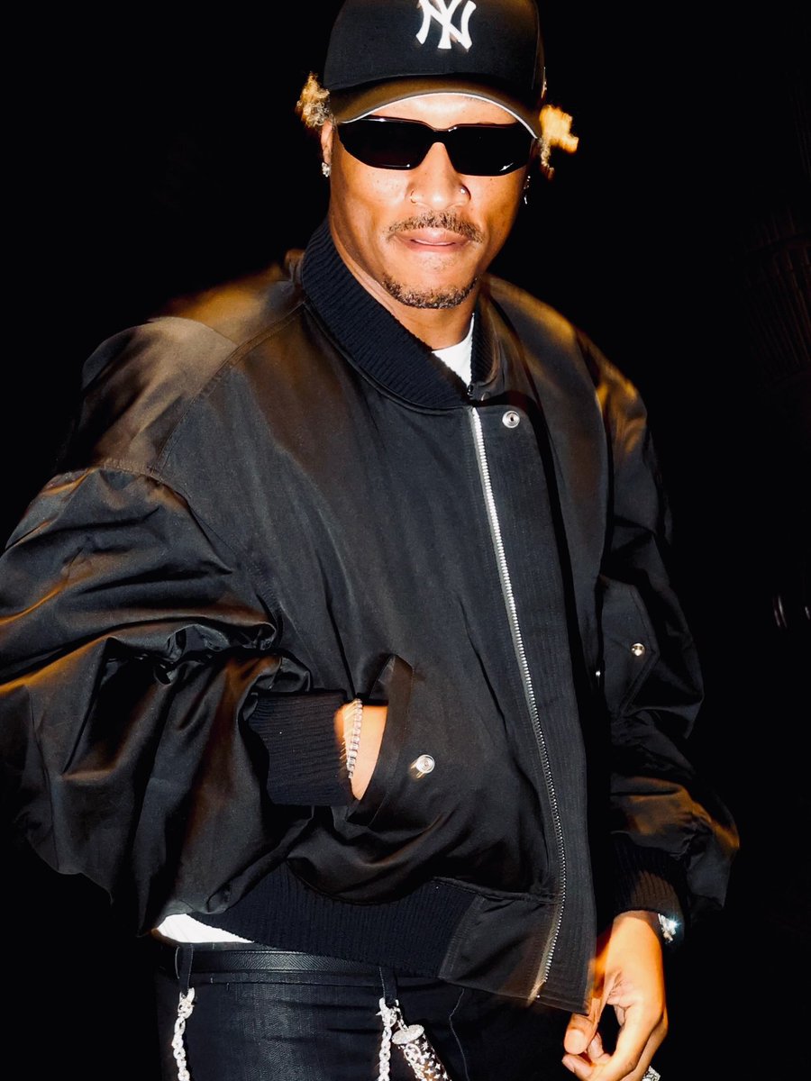 wavecheckers's tweet photo. Future Hendrix movin thru NYC🦅🏴‍☠️ https://t.co/m5Wcewe1sf