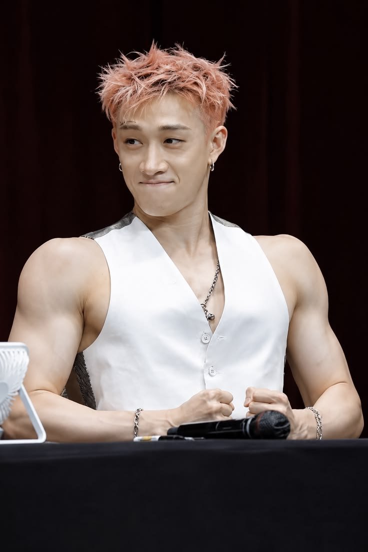 kyo4ung's tweet photo. 🦊x🐺🔞//Chn is dating Jngn—a delicate, cute-styled boy who makes anyone fall for him. Ever since they went public with their relationship, their friends had convinced themselves that Chn was the "top," betting that Jngn was submissive and shy in bed. Imie couldn't help but+ https://t.co/v0J08py6a2