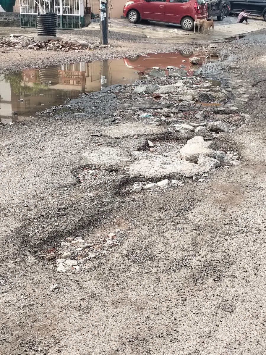 wrwre's tweet photo. Tax - World Class
Road Gaon se bhi battar
Gurgaon ko gaddha-mukt karo!
Gurgaon wasio ab samay aagaya hai 
#OperationSadakChaap 
Chalane ka
Is aankh wali andhi or kaan waali begri sarka ko jagaane hoga
Hame 1 juut hona hoga
Ab BJP ka gungaan bahut hua
@cmohry @OfficialGMDA https://t.co/eSD21yRB96