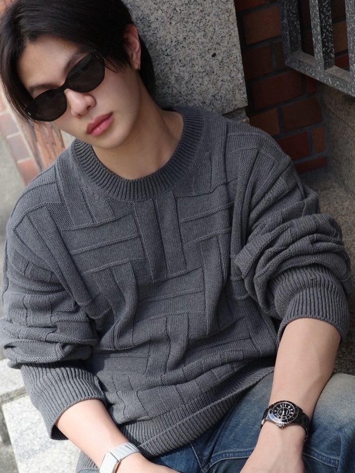 wubblybabe's tweet photo. เห้ย เสื้อเทา นาฬิกา chanel ดำ อย่าดิ้ 😋

#WilliamEst https://t.co/gRSrRQerbQ