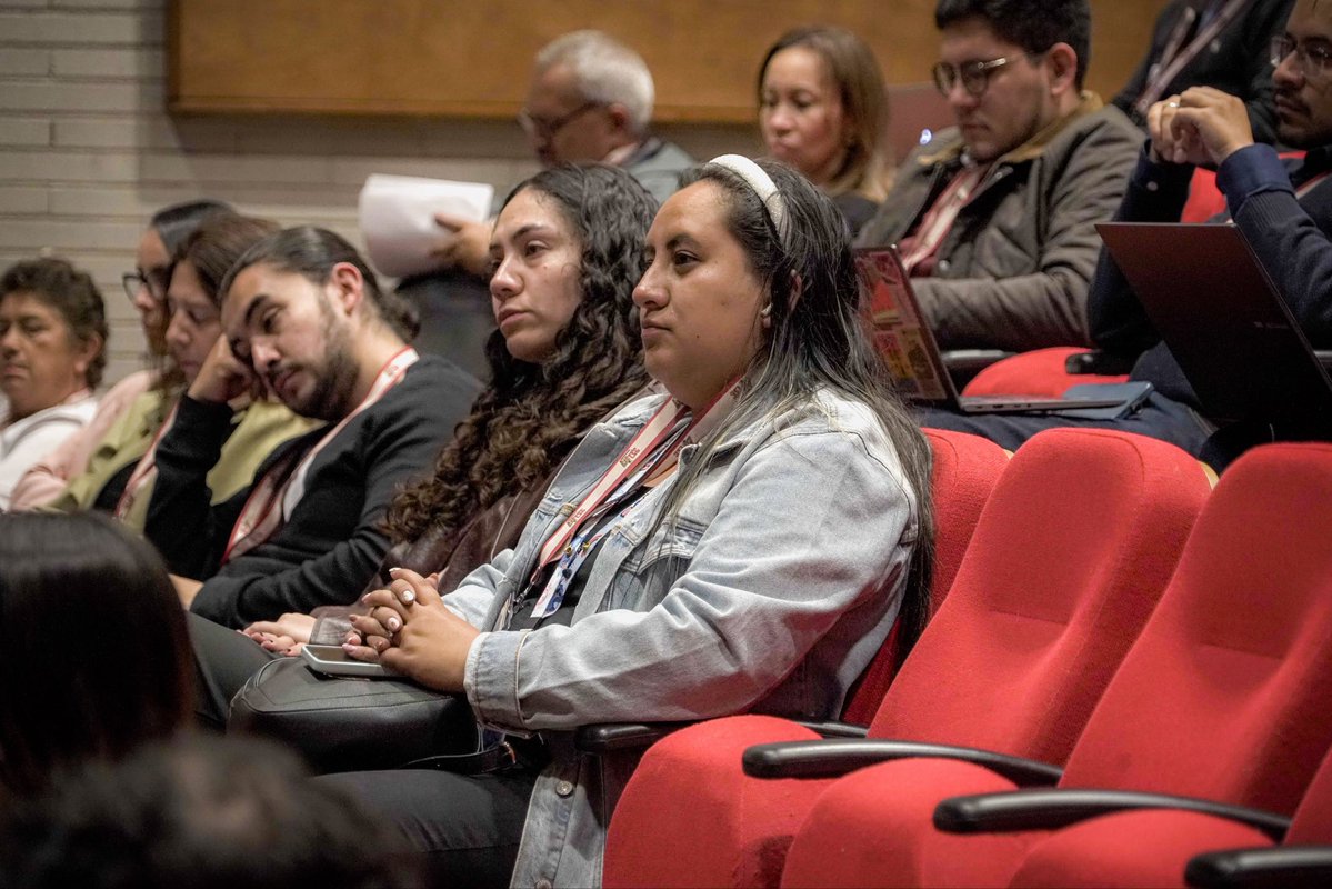 planeacionbog's tweet photo. Colombia se organiza alrededor de 18 aglomeraciones urbanas que integran 113 municipios. Ahí vive el empleo, la innovación y la movilidad del país... aunque todavía planeamos como si las fronteras municipales lo definieran todo. #CuartoEncuentroRegioLab https://t.co/YkSUEKO8UA