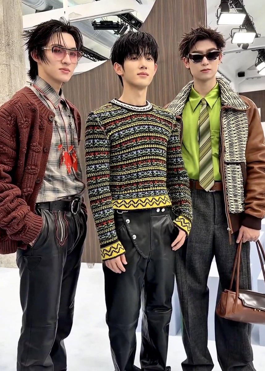 boyslovehub's tweet photo. ThomasKong &amp; Park Siwoo spotted together at MARNI show during Milan FW. #MARNIxThomasKong #ParkSiwooxMARNI https://t.co/ibFh6XAOCn