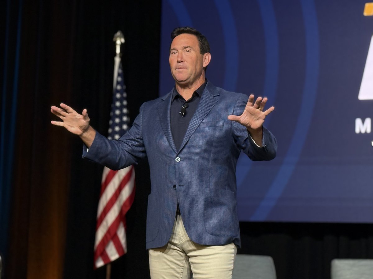 MASASupts's tweet photo. ✌🏻Day Two is off to an inspiring start with Jon Gordon and a powerful message on positive leadership, connection, and commitment. #MASALeads https://t.co/kRetvN5QGA