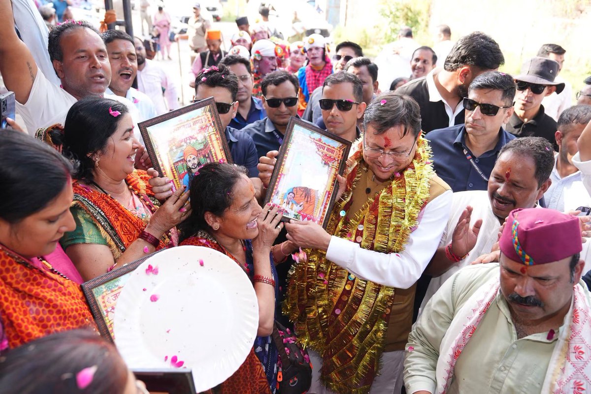 pushkardhami's tweet photo. खटीमा दौरे पर बड़ी संख्या में युवा, बच्चे, मातृशक्ति एवं सम्मानित नागरिकों ने जिस आत्मीयता और उत्साह के साथ स्वागत एवं अभिनंदन किया, वह मेरे लिए अविस्मरणीय है। https://t.co/8KxuLuce30