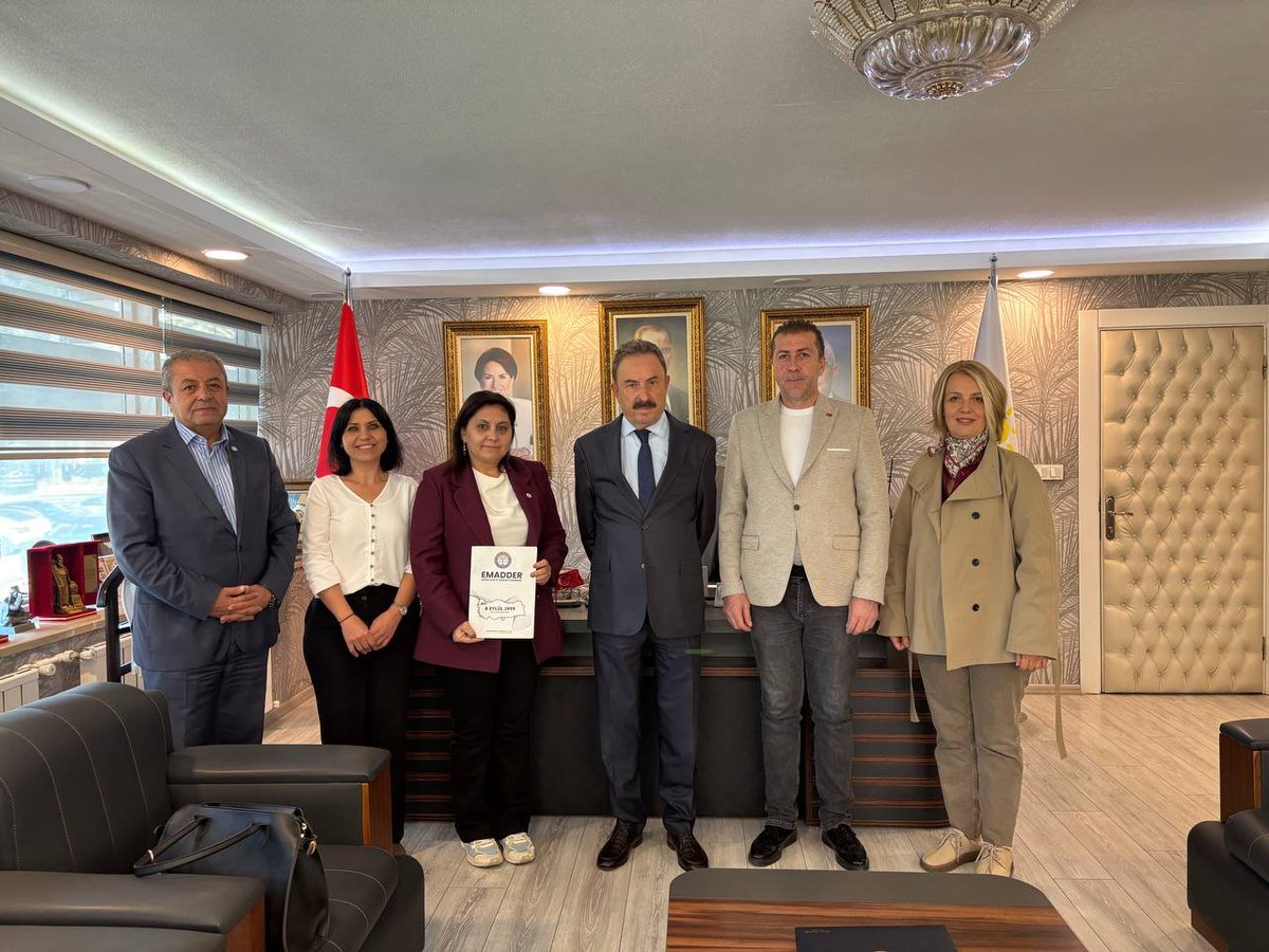 EmadDernegi's tweet photo. 🔴 EMADDER – İYİ PARTİ ANKARA İL BAŞKANLIĞI

@iyiparti
@MDervisogluTR
@iyipartiankara
@YenerYILDIRIM06
@nafizyayla

Emeklilikte Adalet Derneği Yönetim Kurulumuz, İYİ Parti Ankara İl Başkanı Sayın Dr. Yener Yıldırım ve İYİ Parti Ankara İl Başkan Yardımcısı, STK İlişkileri Başkanı Sayın Nafiz Yayla ile bir araya geldi.

📌 Görüşmede, kademeli emeklilik talebimizi ve çözüm önerilerimizi içeren çalışma dosyamız ile 18 Ekim Pazar günü Ankara’da gerçekleştireceğimiz Büyük Basın Açıklamamızın davetiyesi kendilerine takdim edildi.

Nazik kabulleri ve gösterdikleri ilgi için Sayın Dr. Yener Yıldırım’a ve Sayın Nafiz Yayla’ya teşekkür ederiz.

EMADDER - Emeklilikte Adalet Derneği

@aefakibaba
@55erhanusta
@Akburak
@stselcan
@YS_Turkoglu
@iyiparti
@MDervisogluTr
@Turhan_Comez
@SBugraKavuncu
@enveryilmazordu
@UGUR__POYRAZ
@HasanToktasTR
@KevserOfluoglu
@55erhanusta
@avalperakdogan
@imrennilayt

@EmadDernegi 
#KademeliEmeklilik
#AdaletinSesiKademe