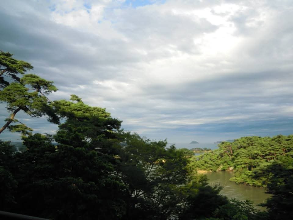 mido_u13's tweet photo. 振り返りお出掛け記録
宮城県 松島

松島の景色
1日ずっとどんよりで雨降ったりもしたけれど、少しの間日が差して晴れ間が見えて綺麗だった https://t.co/f2DVMZzOwA