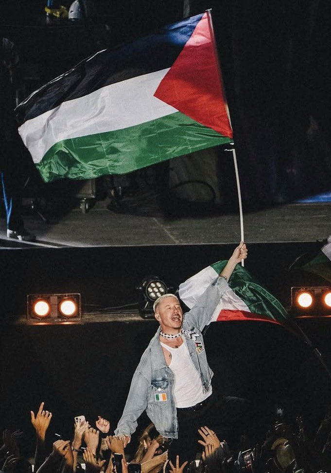 makearggayagain's tweet photo. "ser apolítico en 2026 no va más": luego de ser censurado de los shows de ed sheeran, macklemore redobla la apuesta con el "free palestine tour", donde todo lo recaudado irá a ongs en gaza: dublín, parís y londres serán las primeras ciudades que visitará en octubre. https://t.co/BtnK2Vboek